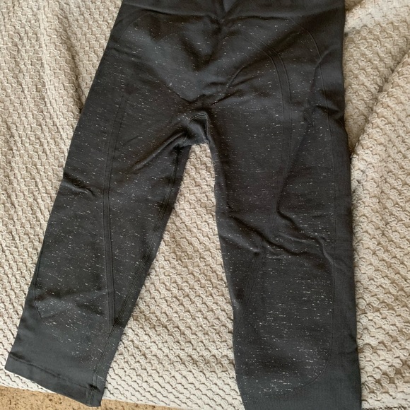 lululemon crop - Picture 2 of 4